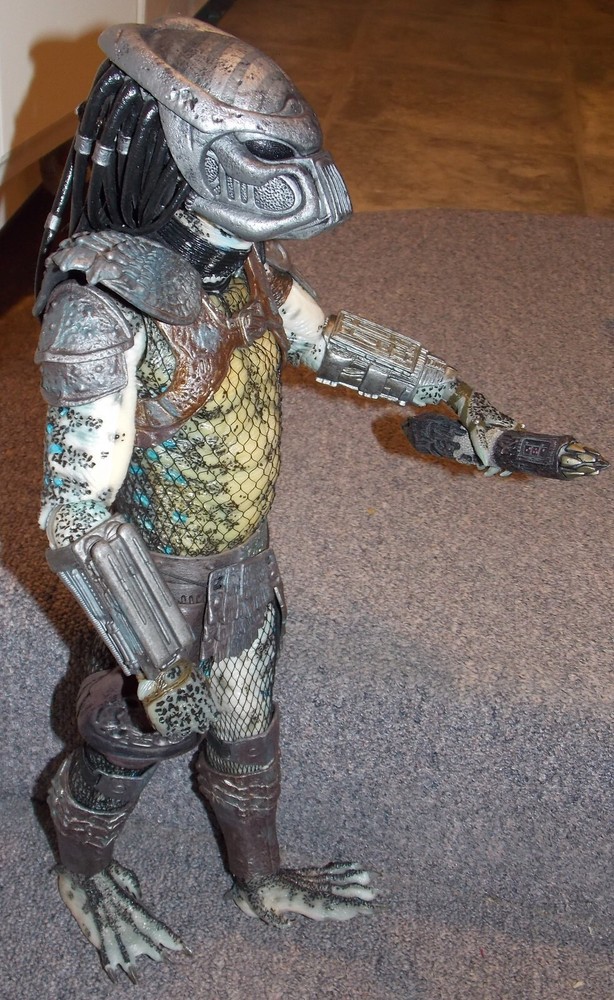 NECA Predator 20 inch Action Figure 1/4 Scale
