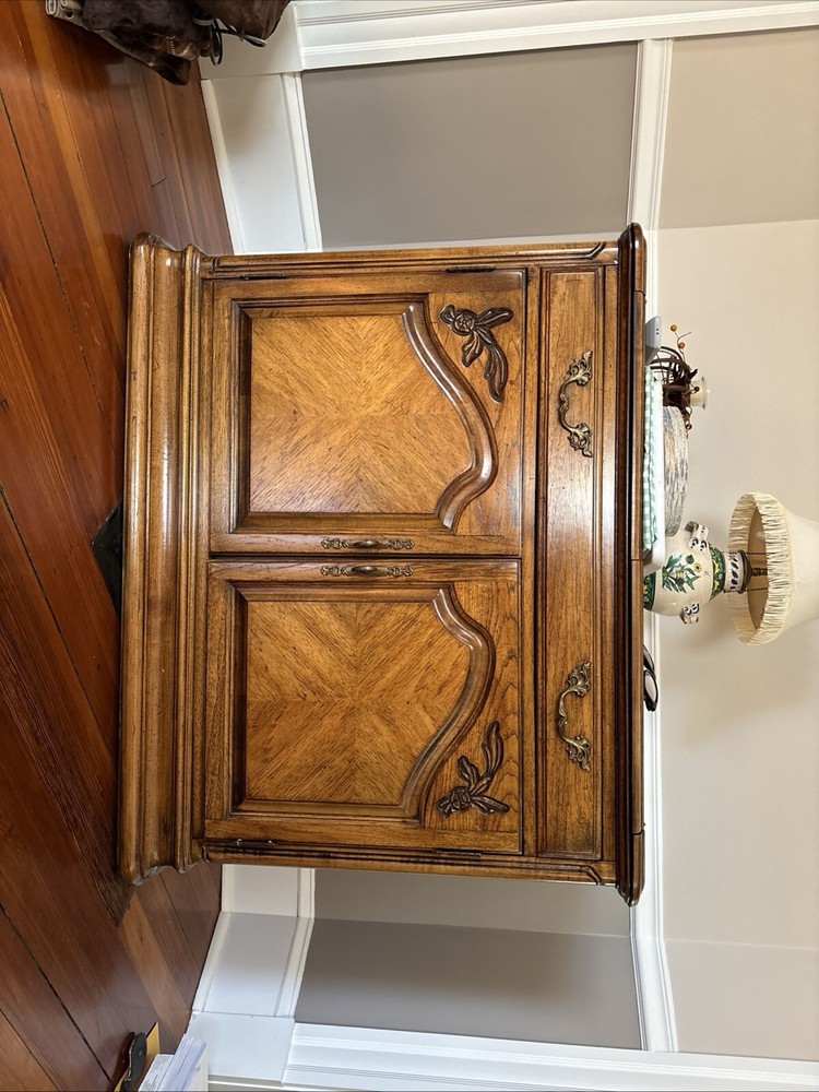 Buffet (has matching China cabinet listed)
