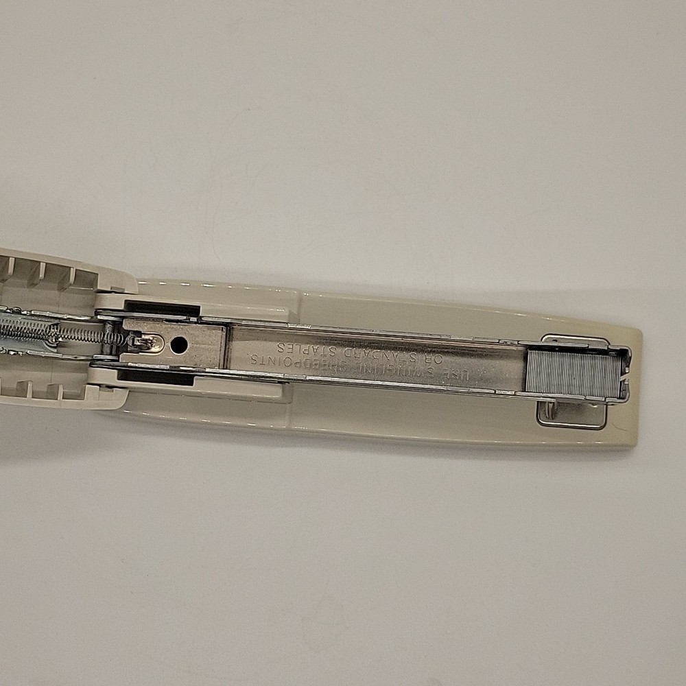 Swingline Model 545 Alabaster Desk Stapler Light Duty Office