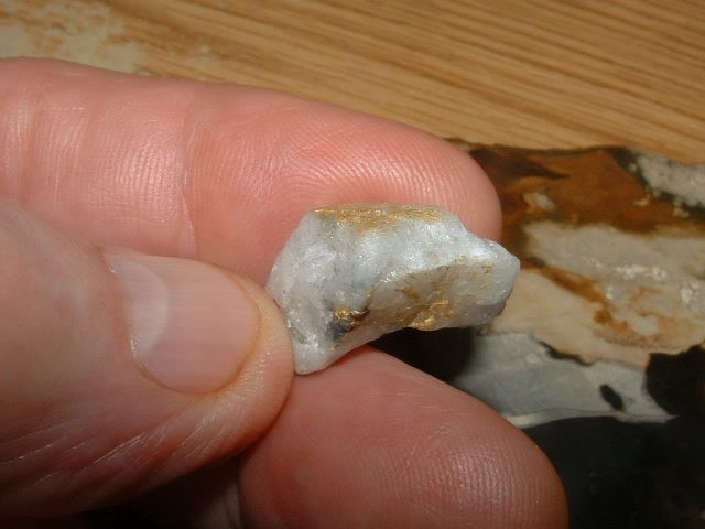 CALIFORNIA GOLD QUARTZ SPECIMEN 5.2 GRAM GOLD IN QUARTZ