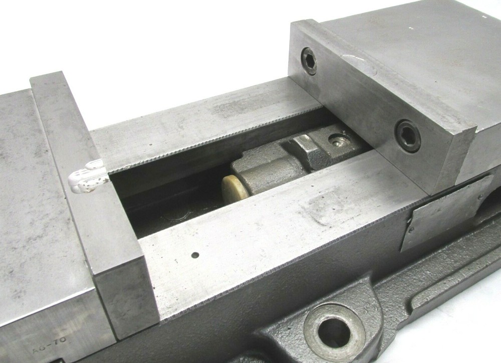 KURT ANGLOCK 6" MILLING MACHINE VISE w/ JAWS - #D60