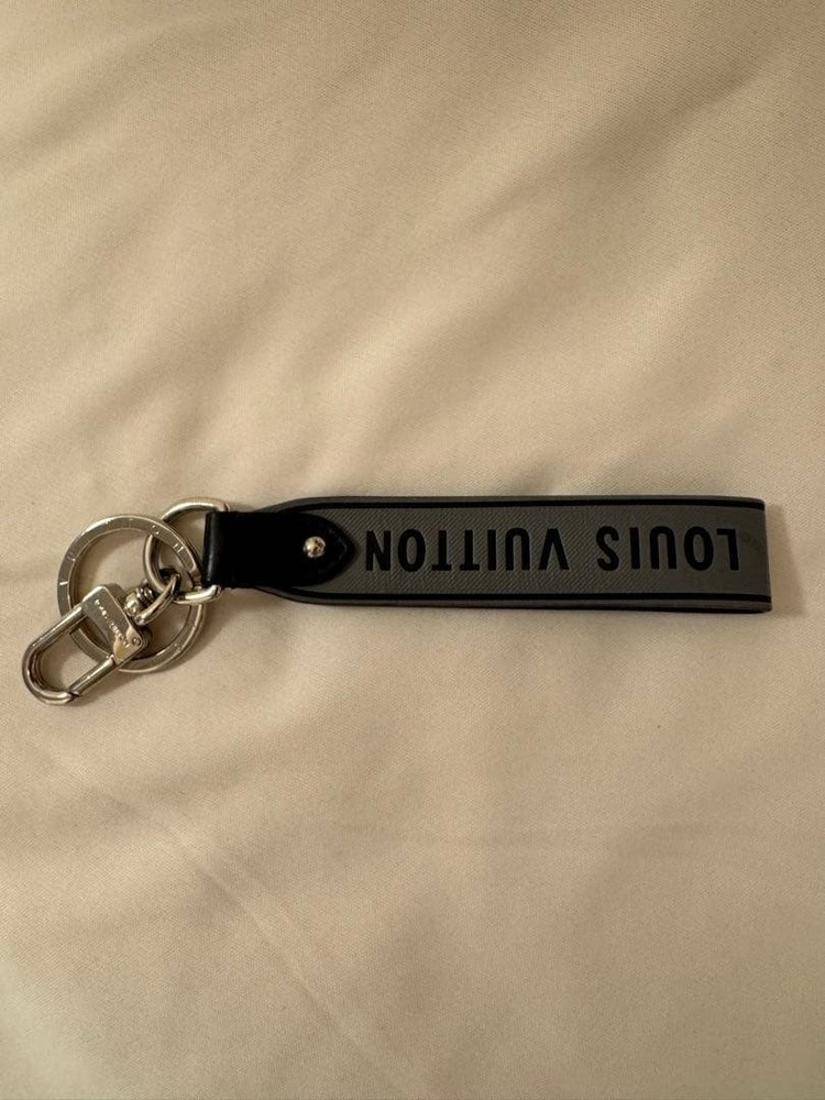 LOUIS VUITTON M00337 Monogram Eclipse Key Holder Capital LV