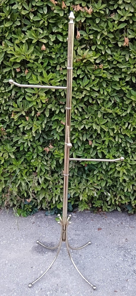 VINTAGE TOWEL STAND