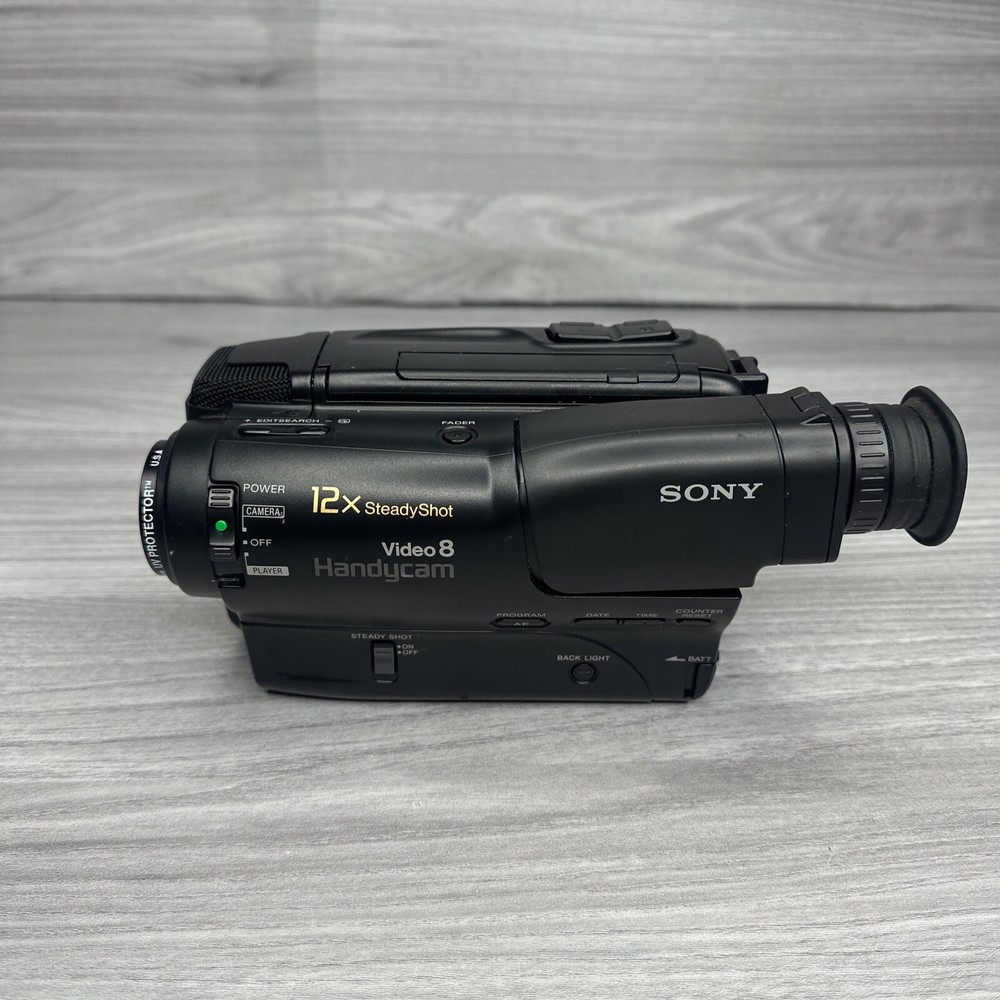 SONY HANDYCAM CAMCORDER CCD-TR82 with Extras **UNTESTED**
