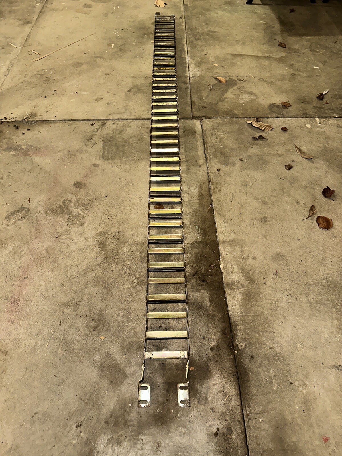 JLG 400s Cable Track