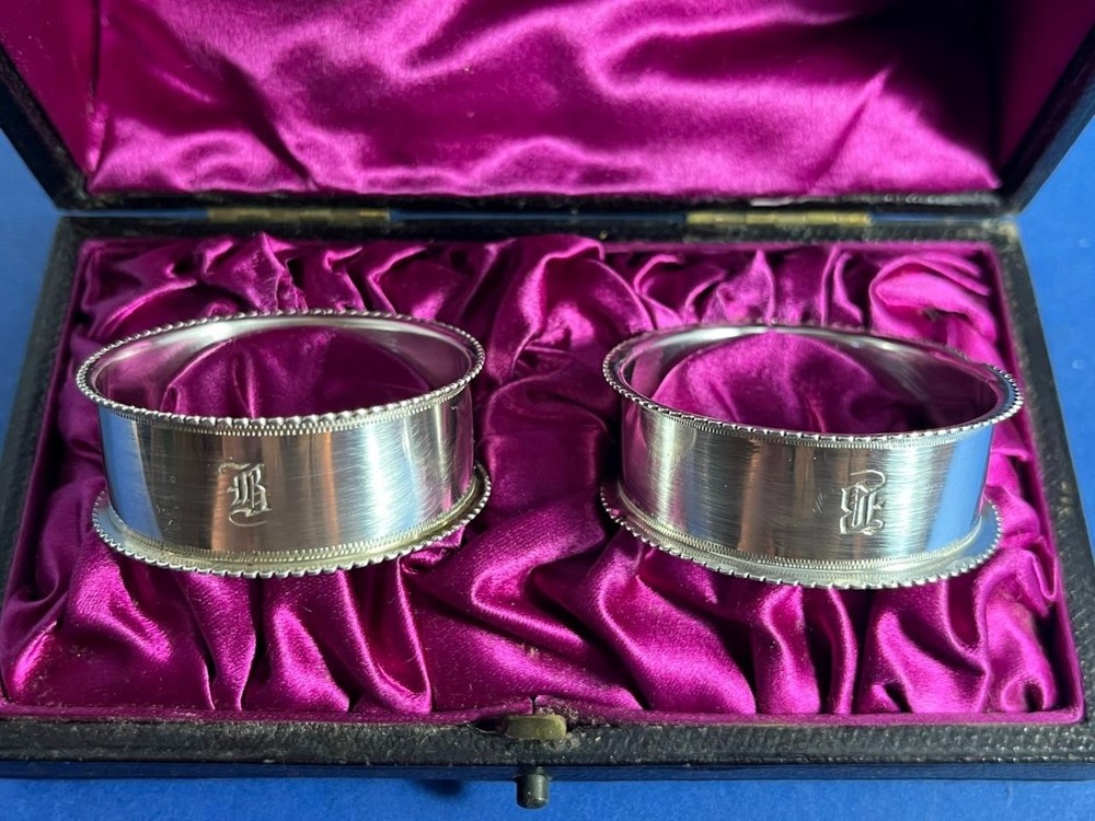 BOXED PAIR ANTIQUE VICTORIAN SOLID SILVER NAPKIN RINGS LON 1886