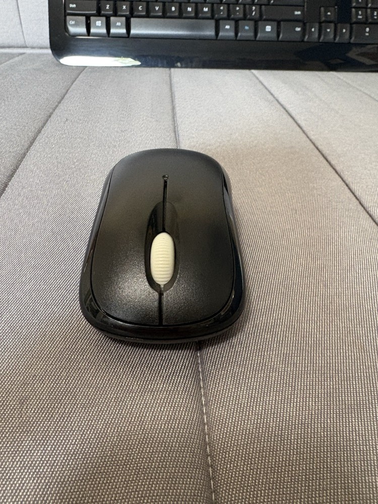 Microsoft Wireless 850 Desktop Keyboard/Mouse PY9-00002 Combo with USB Dongle