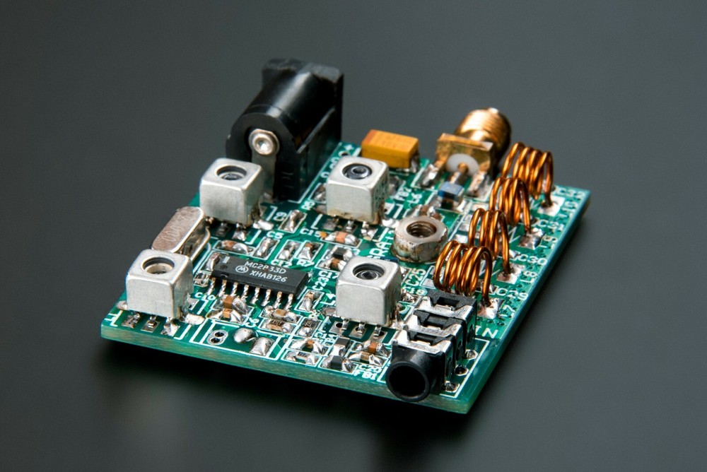 RF Transmitter FM 144 MHz TAFM2833 Low Spurs Alluminum Case [with Antenna]