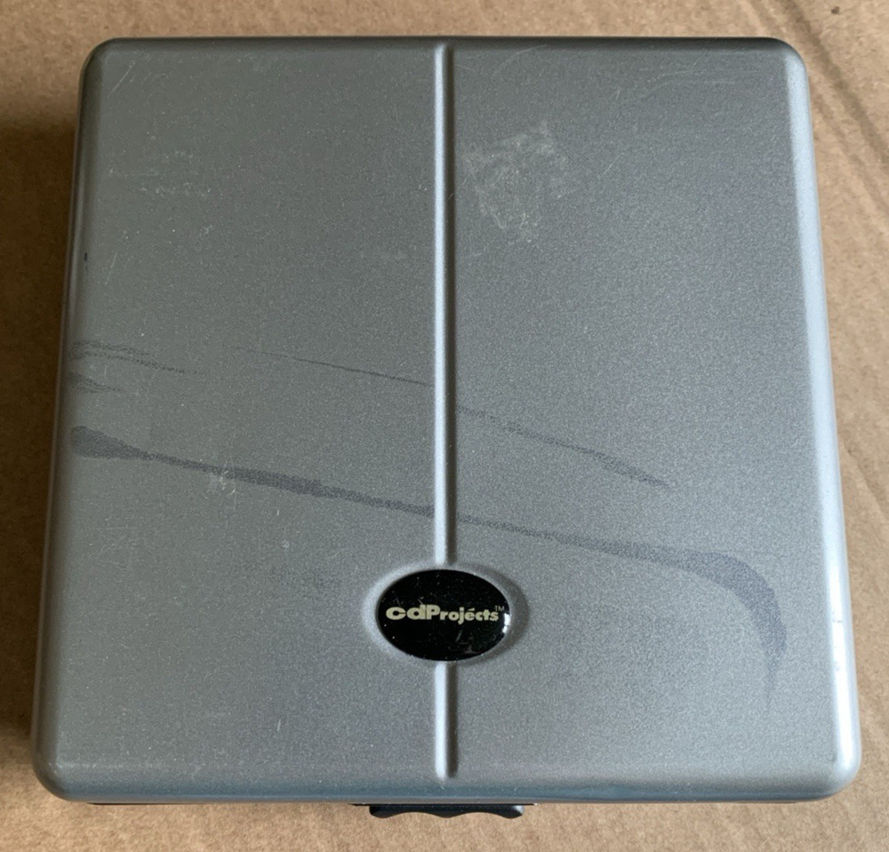 CDProjects Hard Shell Storage Case Metal 12 Sleeves Holds 24 Discs CD Projects