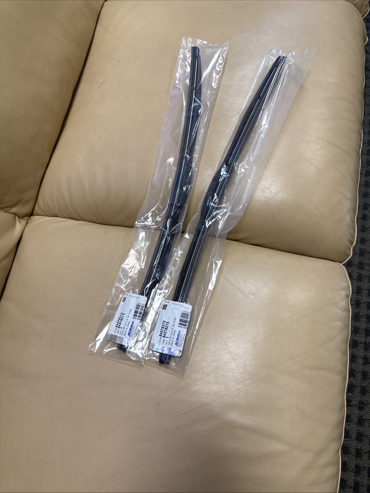 GM 19-22 SILVERADO SIERRA 1500 WINDSHIELD WIPER BLADE Pair GMC 84578275