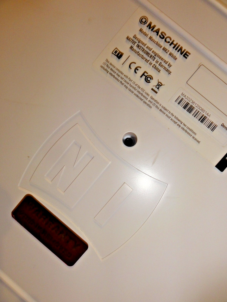 Native Instruments MASCHINE MK2 White – Powers On – No Software for Full Test