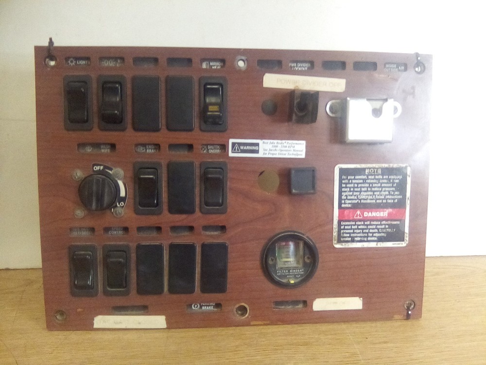 Mack Dash Switch Panel 84MT512M28