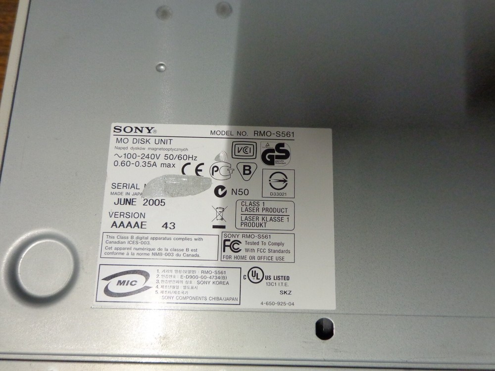 Sony RMO-S561 External MO Disk Drive Unit SCSI 9.1Gb