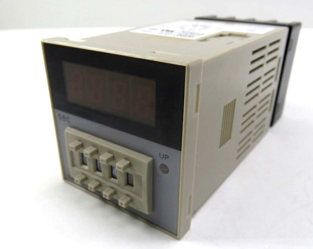 Omron H5CN-XBN Timer w/ Omron P3G-08 Socket