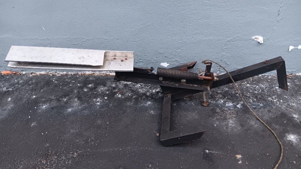 UNBRANDED SKEET THROWER