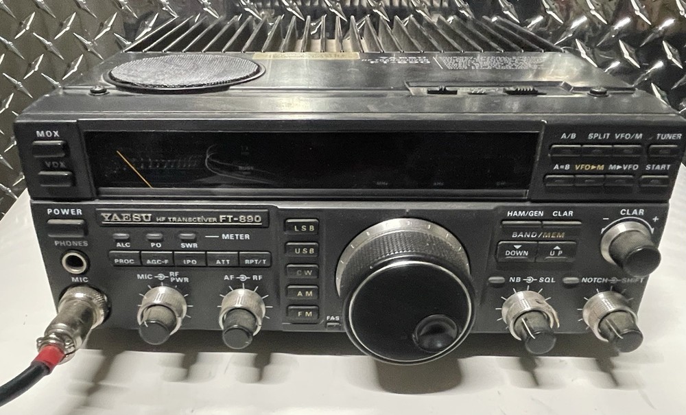 Yaesu FT890 Compact Transceiver With Mic