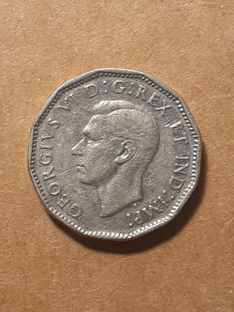1947 5 CENTS CANADA MAPLE LEAF