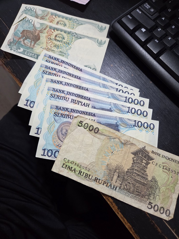 8 Notes INDONESIA BANKNOTES - 5000 1000 500 RUPIAH