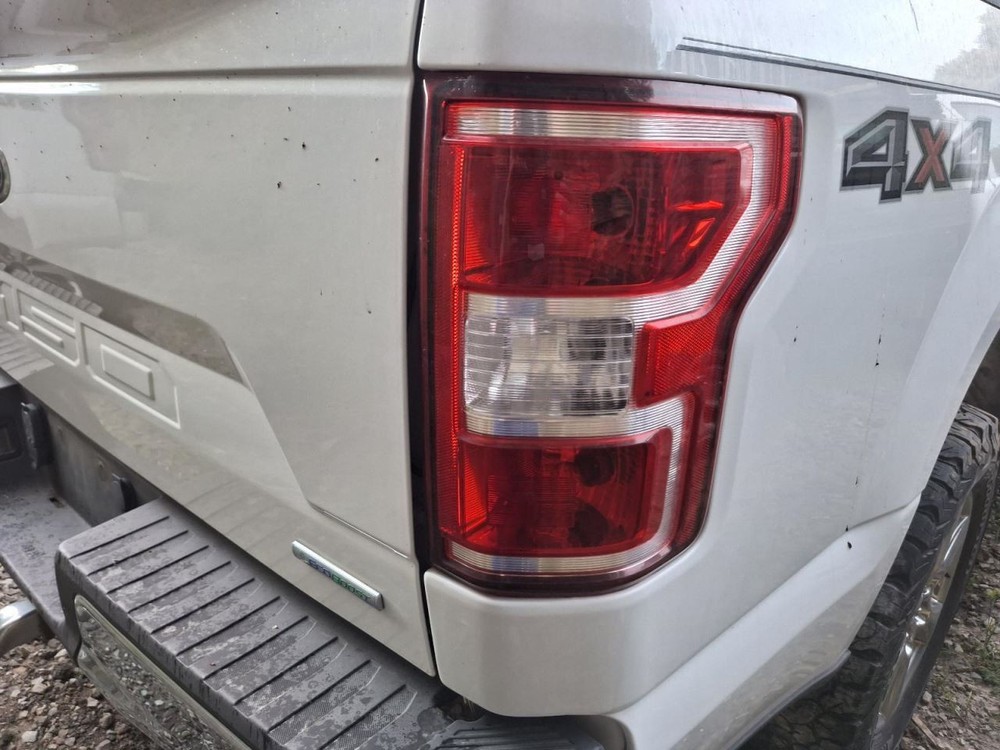 2019 Ford F150 8.0 Dash Screen - Used, No Anti-Theft Code, Reprogram Required