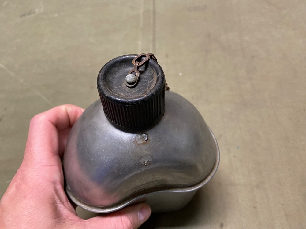 ORIGINAL WWII US ARMY & MARINE INFANTRY M1942 CANTEEN- 1943, GF&PCO