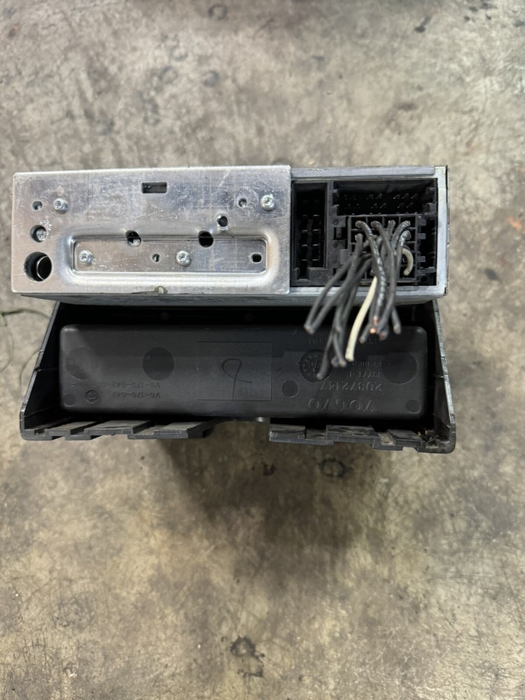 VOLVO DELPHI DELCO IN DASH CD PLAYER 20561220