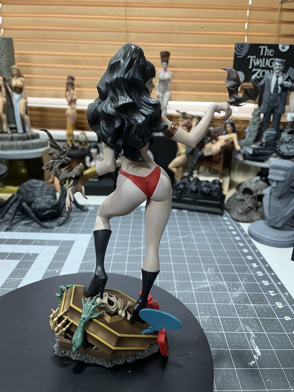 Vampirella Super Mixture Model Dynamite Custom Repainted Statue Read Description