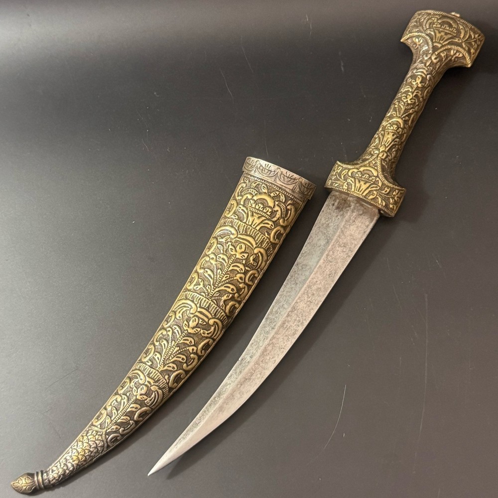ANTIQUE ARABIC SILVER CHISELED DAGGER DAMASCUS WOOTZ BLADE RUBY GEMSTONE sword