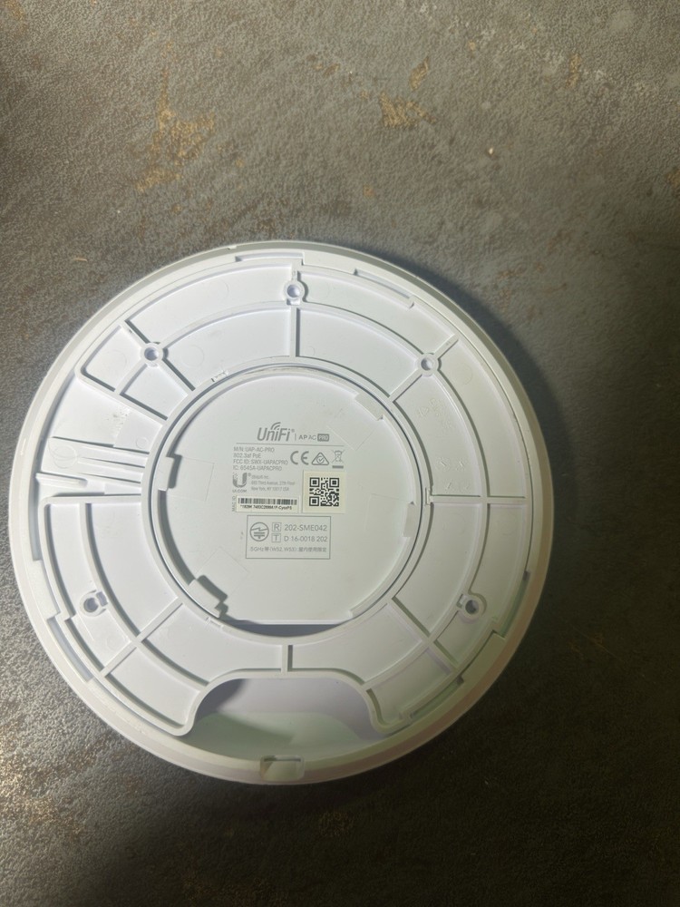 Ubiquiti Networks U6LRUS 1000 Mbps Access Point