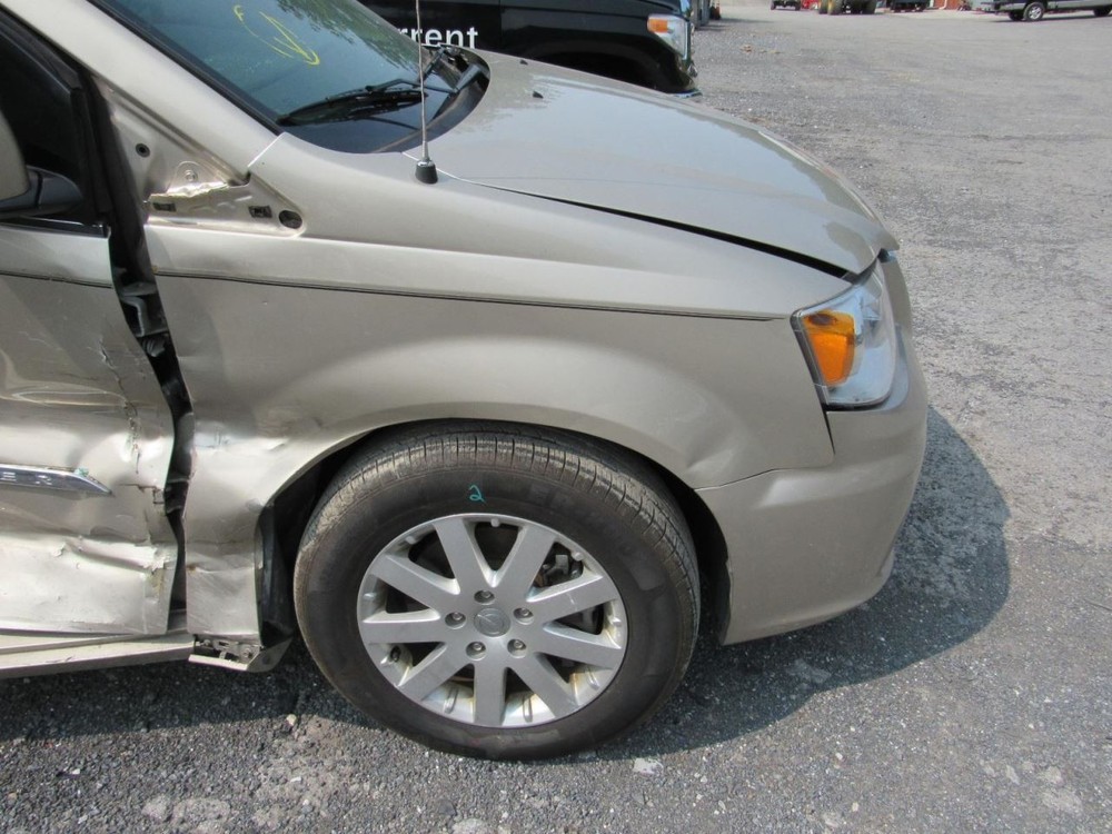 TOWN COUN 2015 Glove Box 1051346