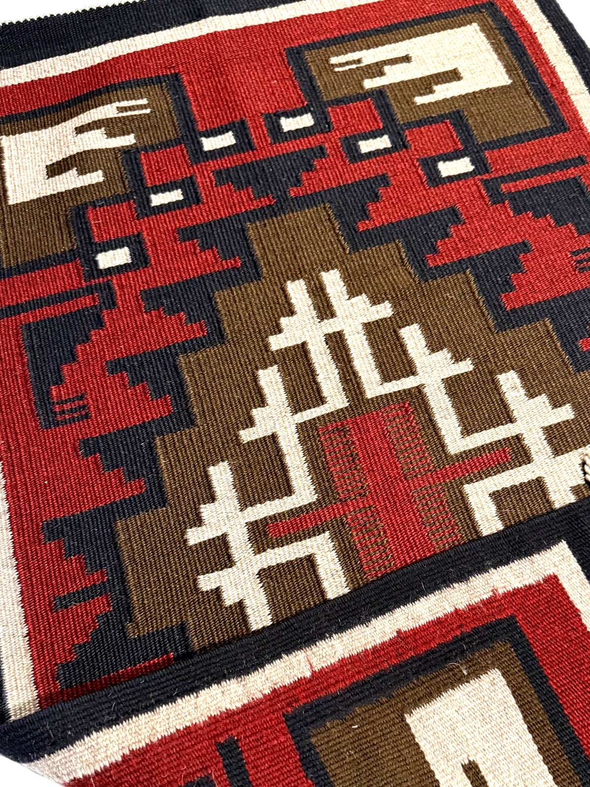 BEAUTIFUL NAVAJO GANADO RUG, INTRICATE DESIGN, HANDSPUN WOOL, 20TH C, MINT
