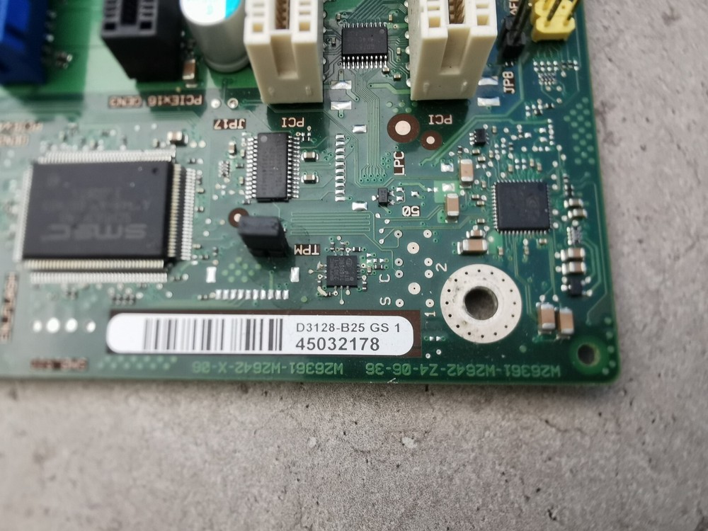 Fujitsu D3128-B25 GS 1 Intel C600 (prof. X79) Socket 2011 w/ Processor + RAM