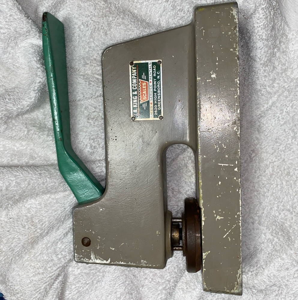 J.A. KING CO Mechanical Sample Cutter MODEL 3090AC
