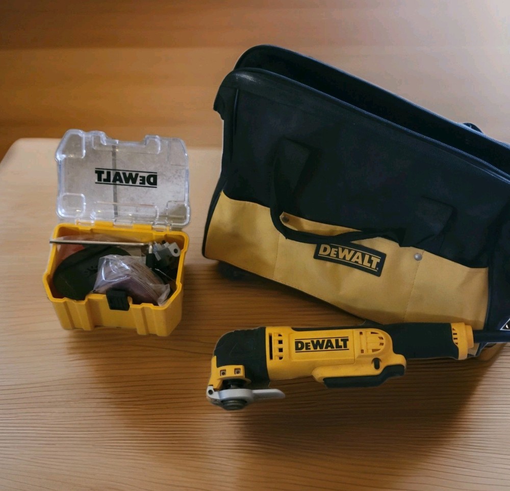 DEWALT DWE315 Oscillating Cutting And Sanding Multi Tool W/Soft Carrying Case
