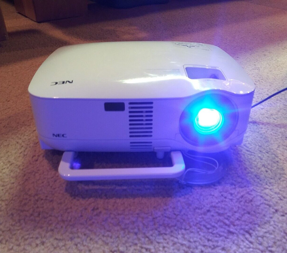 NEC VT695 Portable Projector LCD Multimedia Data w/ Remote Cords & Ceiling Mount