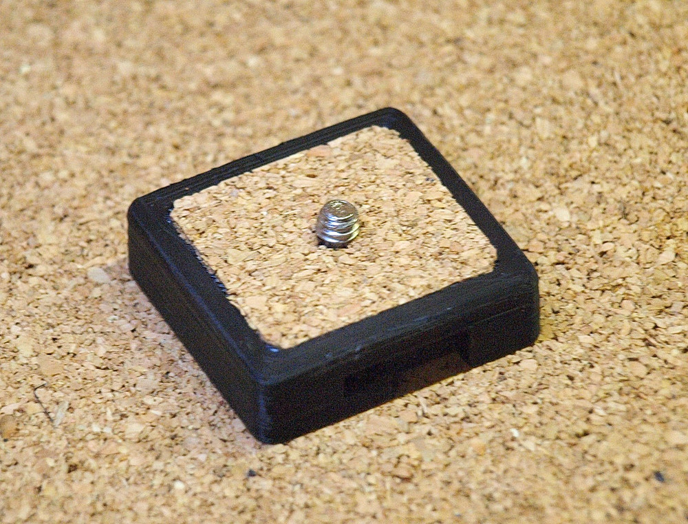 Quick release plate for tripod, Vanguard QS-01 replacement
