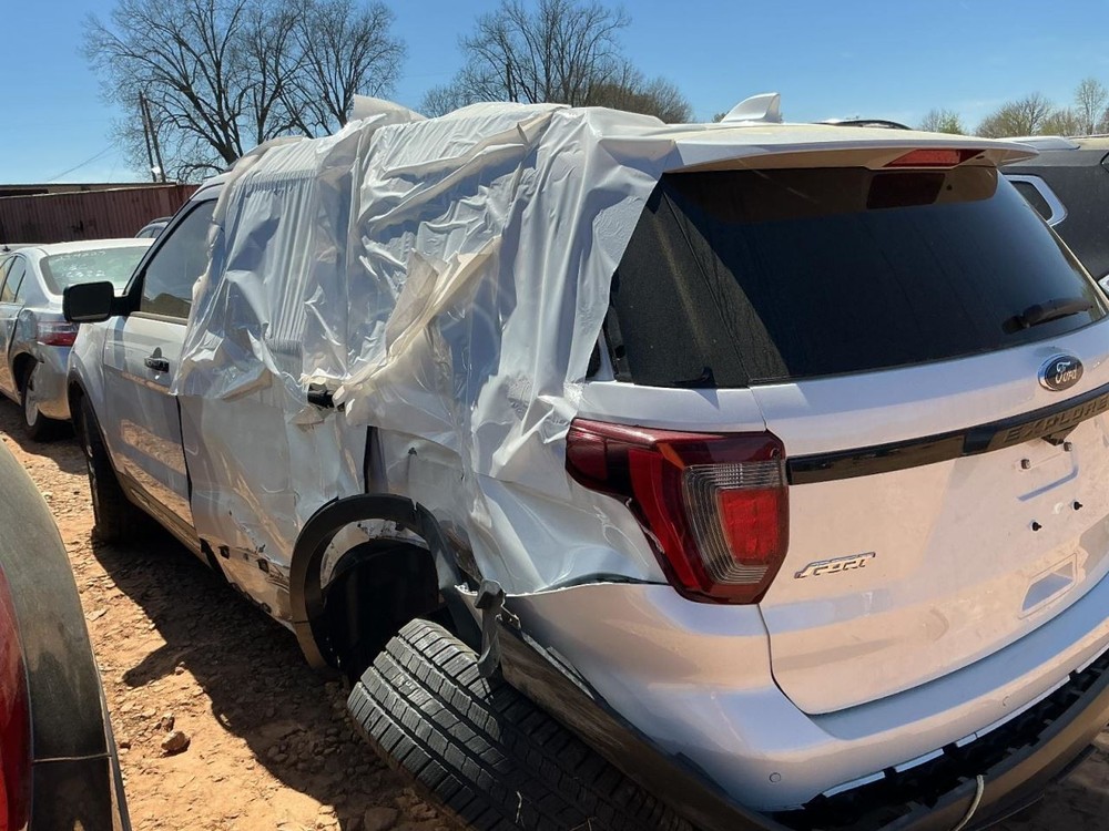 EXPLORER 2017 Glove Box 5011969