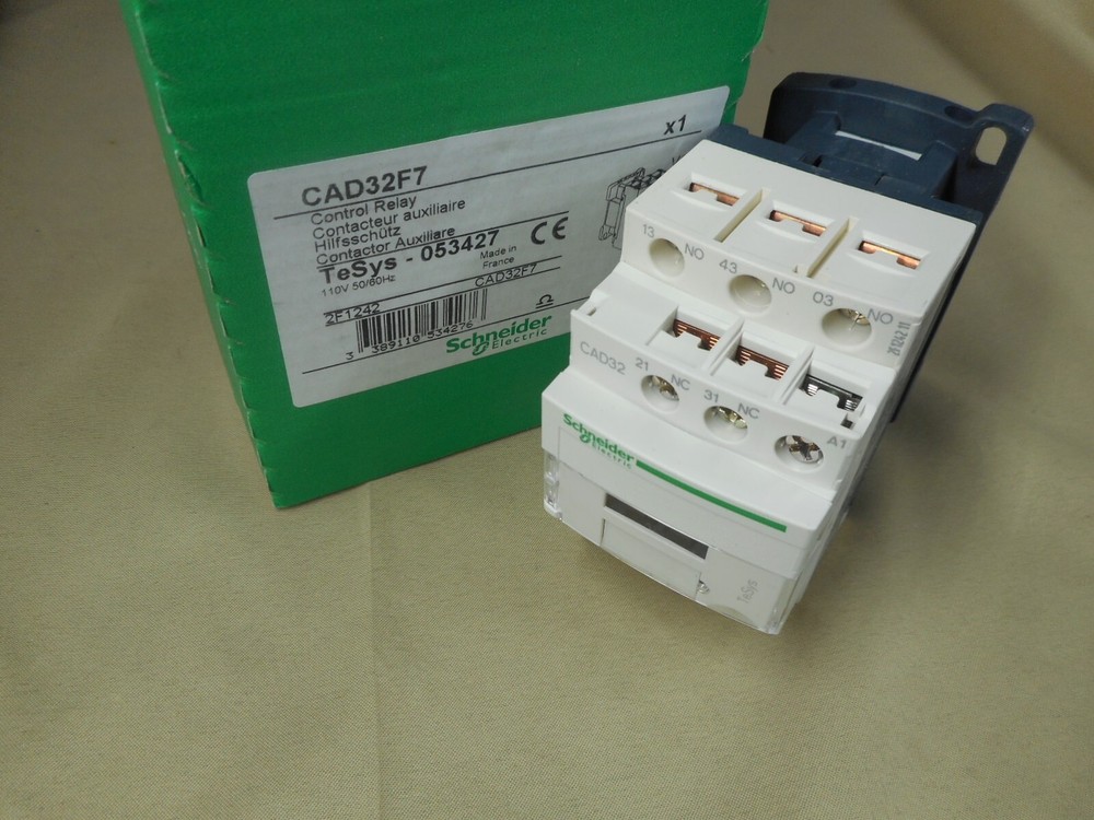 SCHNEIDER ELECTRIC CAD32F7 control relay (NIB)