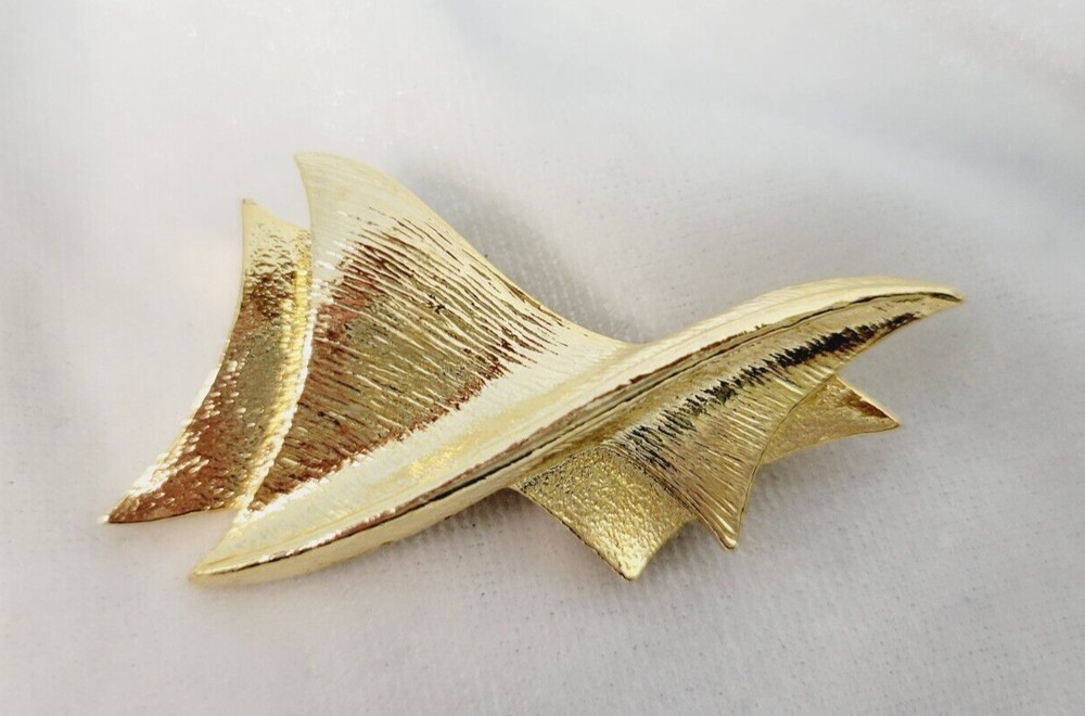 gerry gold tone abstract bow brooch