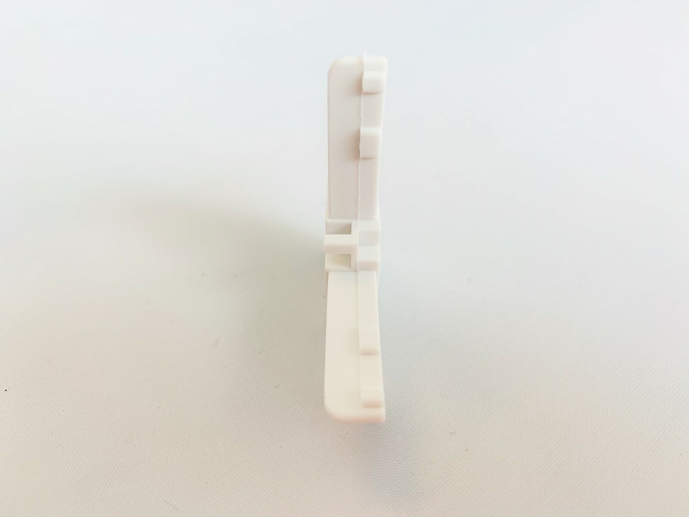 100/pk-3/8 x 3/4 Solid Screen Frame Corner - White / Bronze