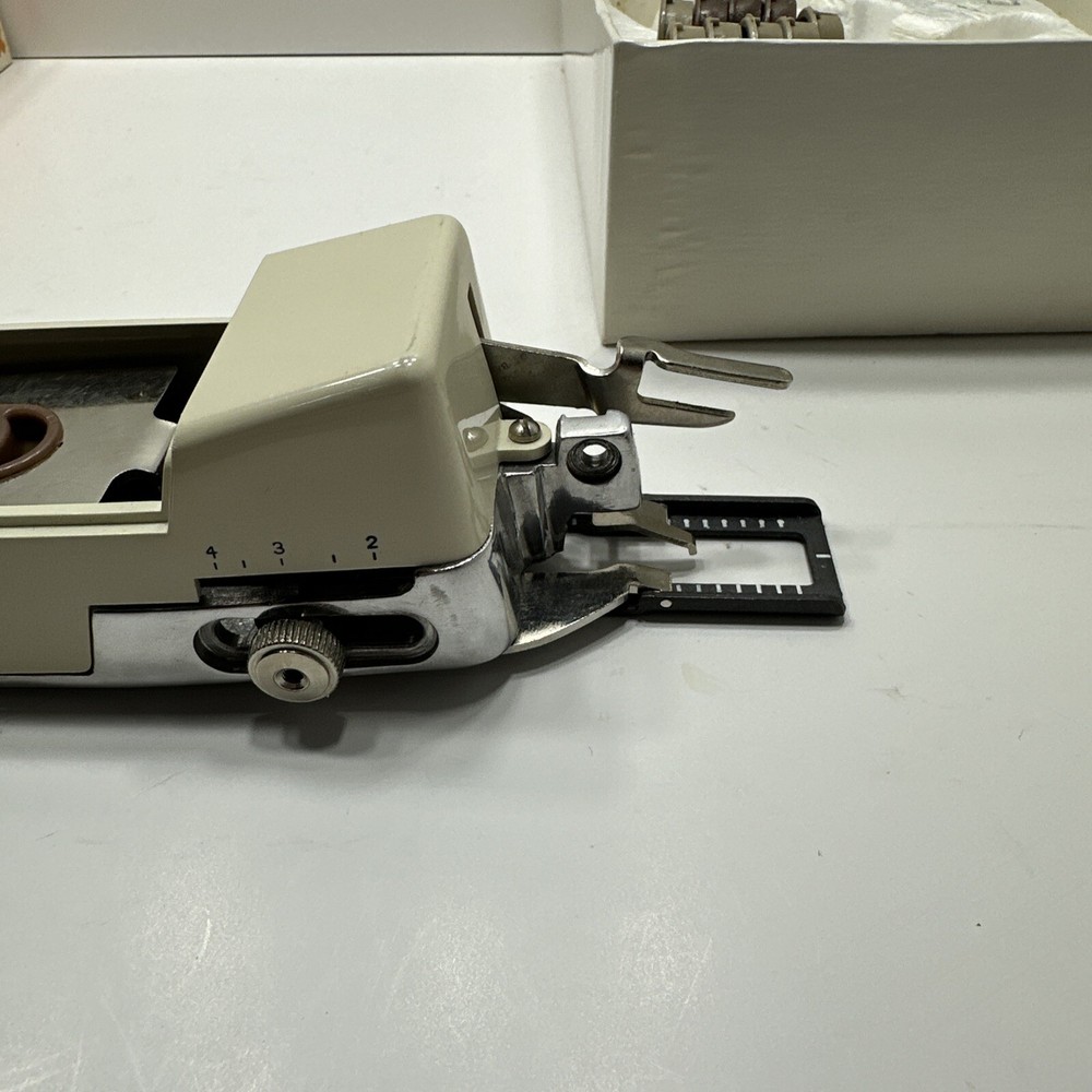 VTG Singer Professional Buttonholer For Sewing Machine 20 Attachments & Manual