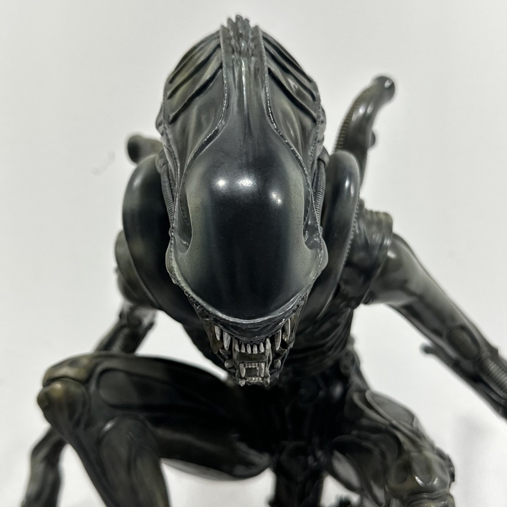 Sideshow Aliens Warrior 1/4 Maquette Premium Format SSC Damaged