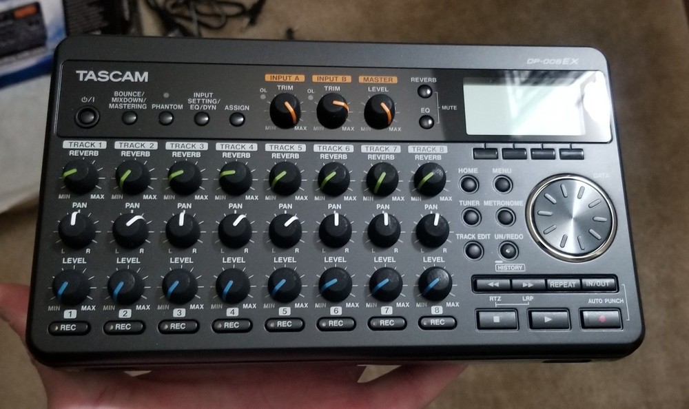 TASCAM DP-008EX 4GB DIGITAL POCKETSTUDIO 8 TRACK