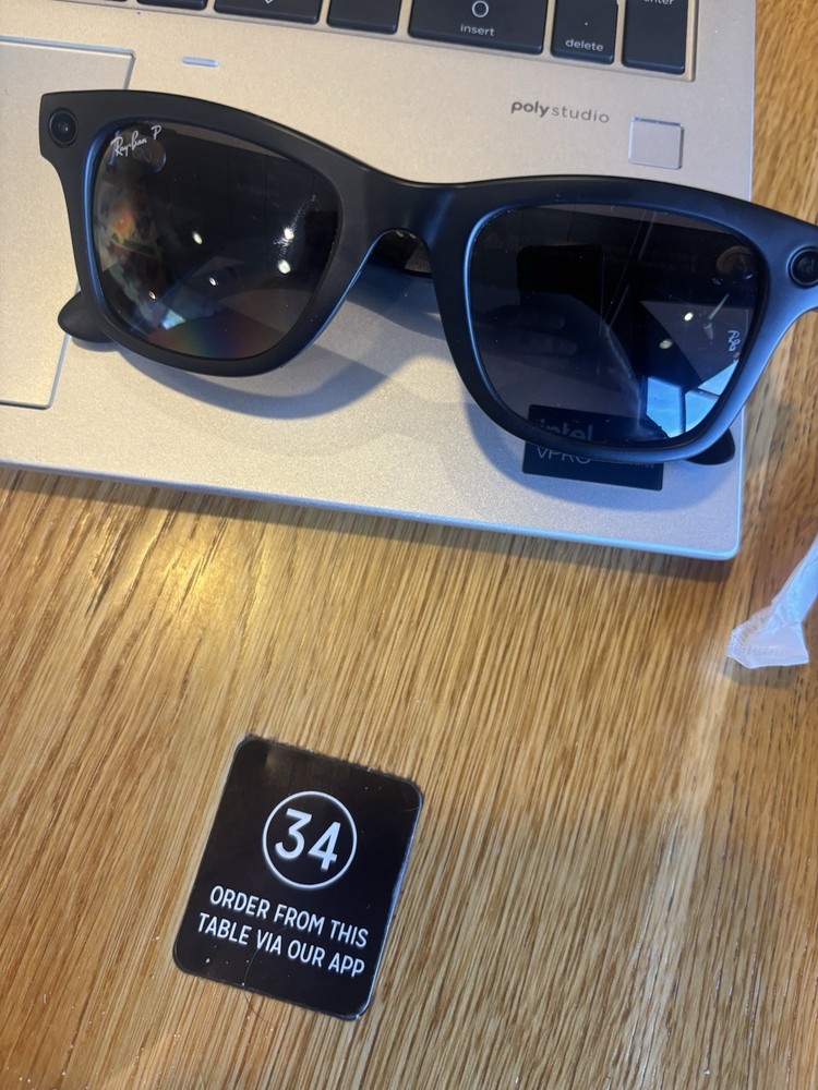 Ray-Ban Smart Glasses Black with Case Gen1