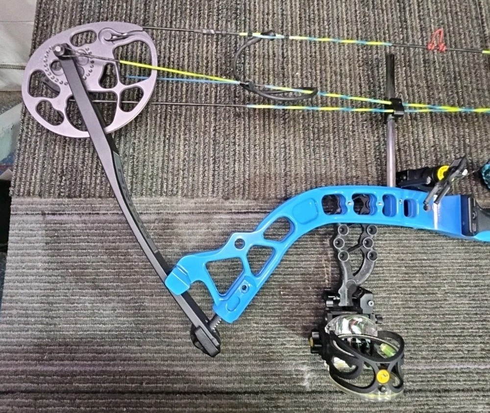 Diamond Archery by Bowtech Prism RH (Blue) Compound Bow + Bow Case & Accessories