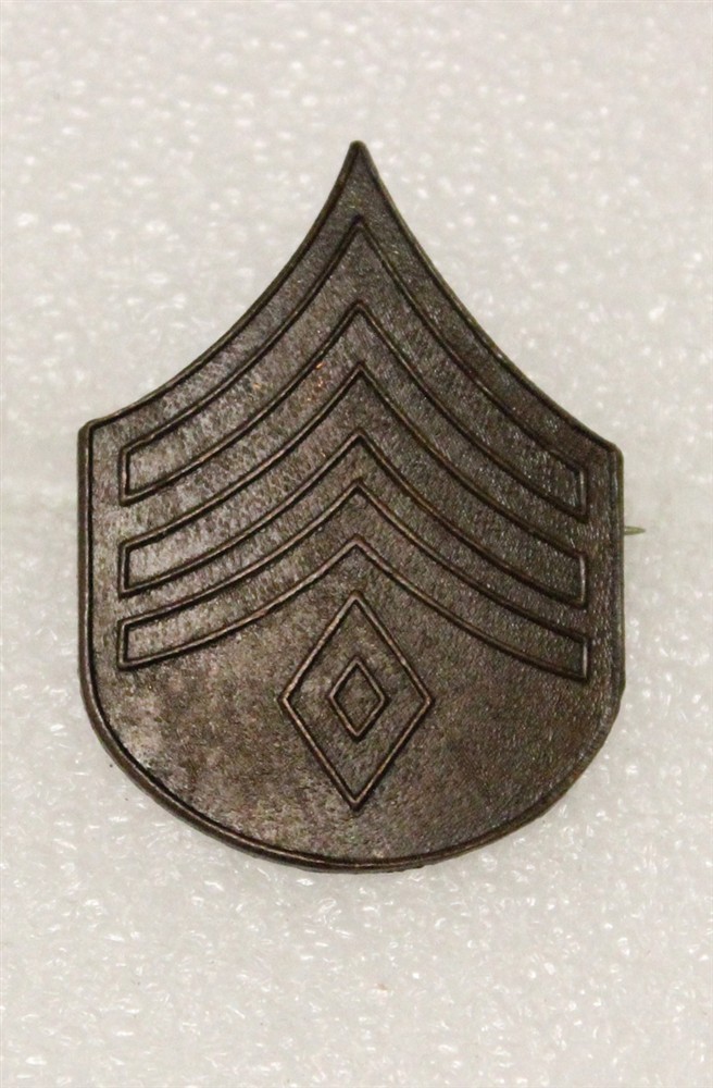 Enlisted Army Rank Pin 20105: First Sergeant - c.1902, bronze, pin back