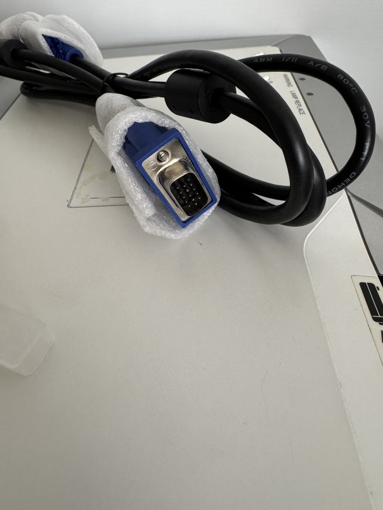 Sanyo PLC-XU73 Projector