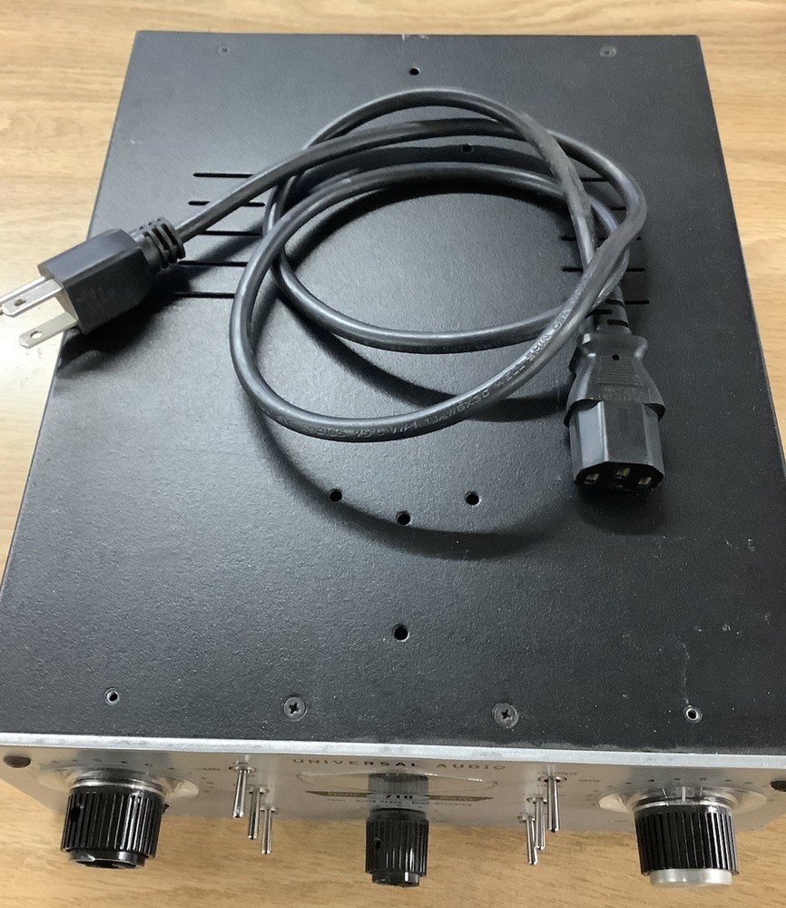Universal Audio 710 Twin-Finity Tone-Blending Mic Preamp