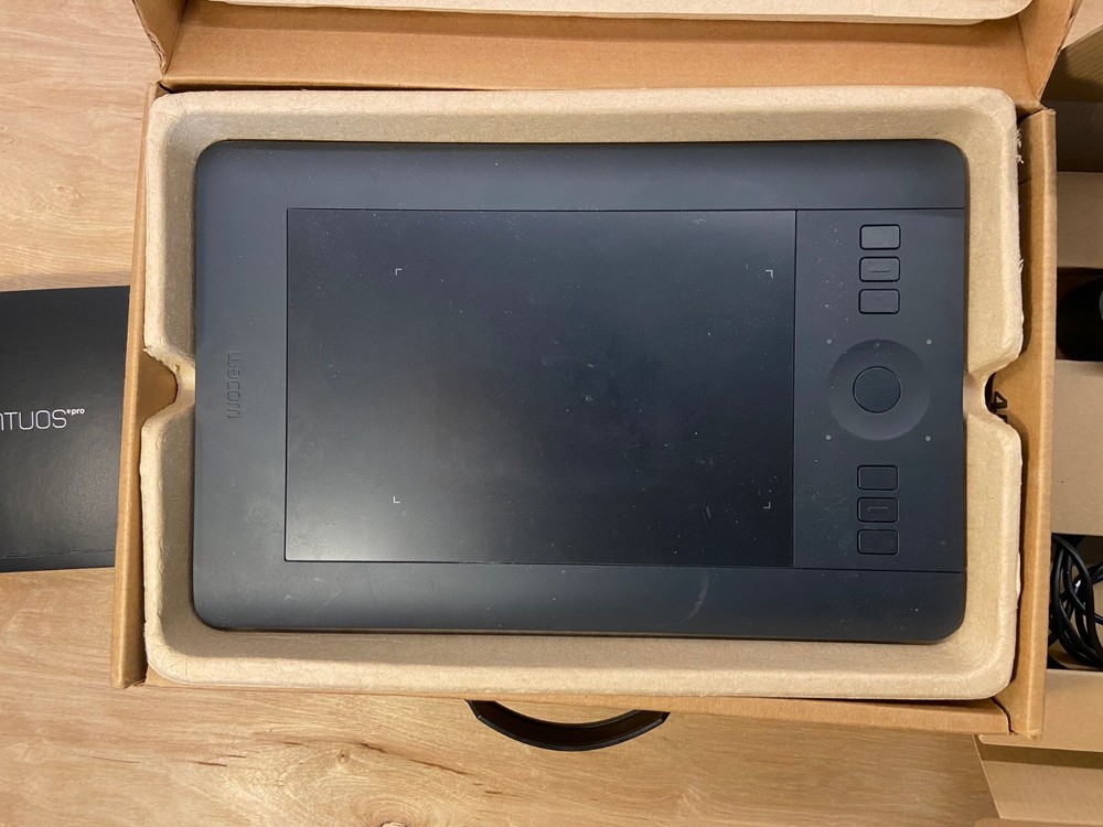 Wacom uPTH451 Small Intuos Pro Tablet - Does not include pen -