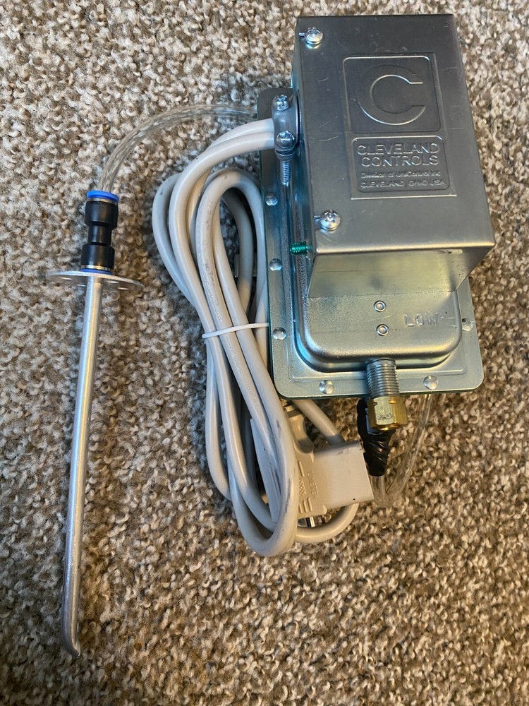 Cleveland Controls AFS-405-140 Air Sensing Switch w/ Plug & Accessory NEW