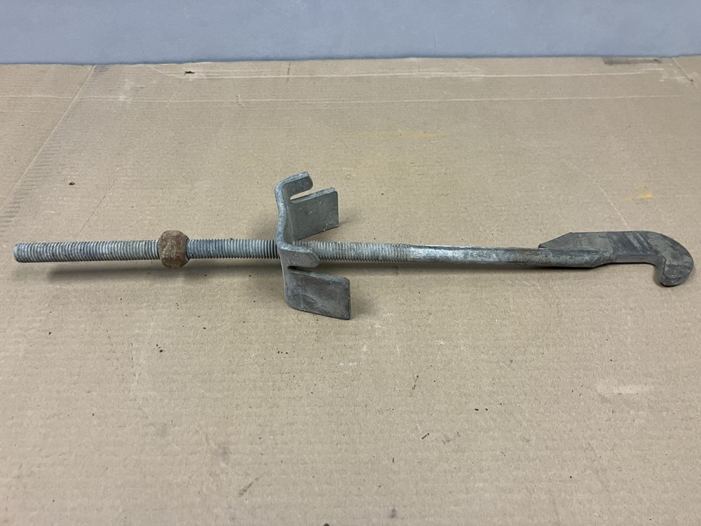 John Deere Case IH Universal Tractor Dual Wheel Clamp